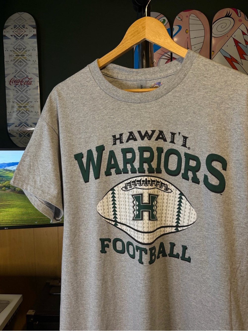 Hawaii Warriors Football Graphic Football NEW with Tags T-Shirt